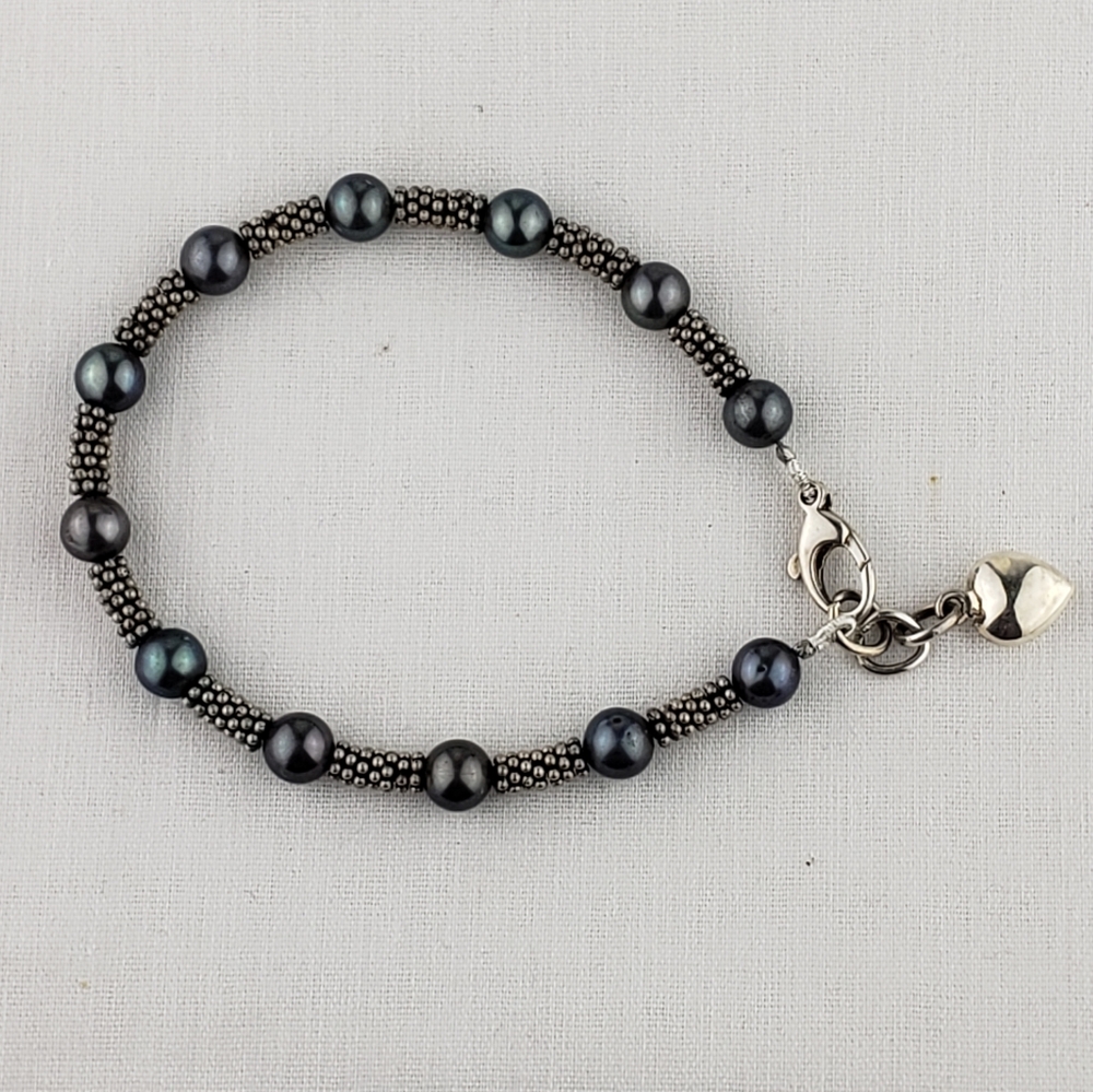 Dark grey pearls and silver findings bracelet